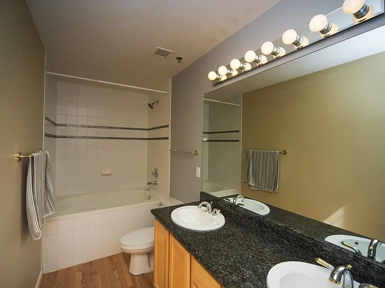 1555 California St #307 — Photo 13