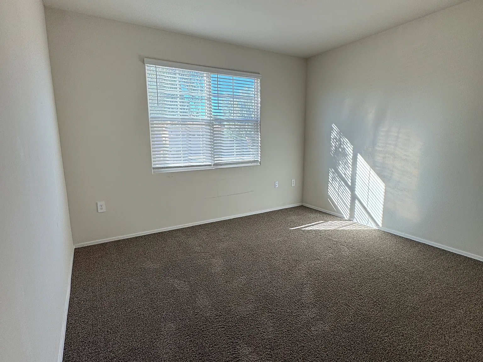 4 bed, 2239 sqft, $3,000 — Photo 3