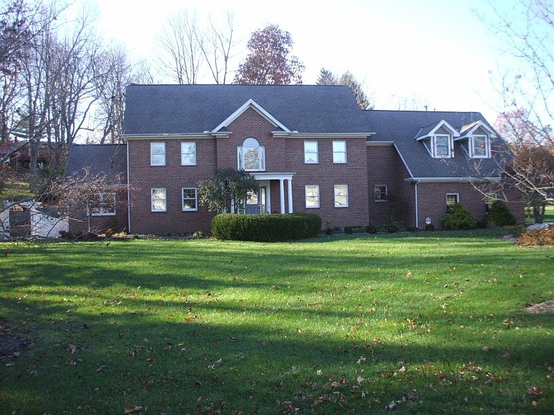2nd image of 1719 Rosewood Dr NE