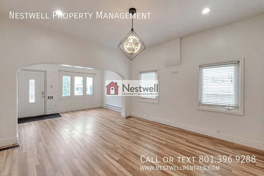 $500 off the first month's rent - Modern Avenues Home with Garage & Yard — Photo 3