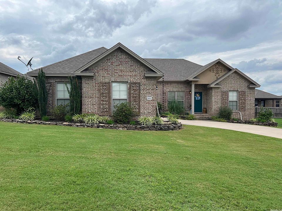 1st image of 605 Samuel Loyce Dr