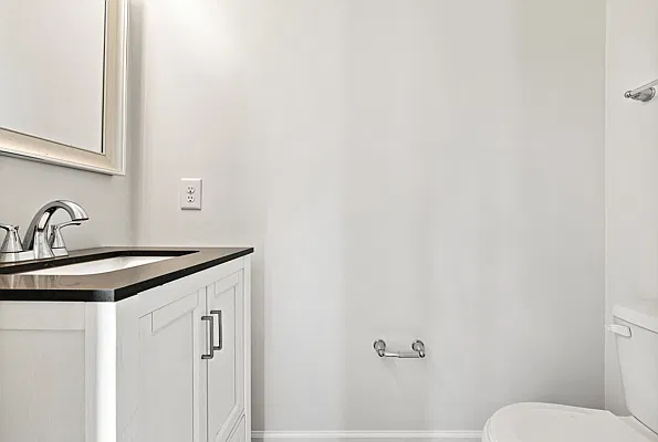 3 bed, 3.5 bath, 1951 sqft, $1,900 — Photo 4