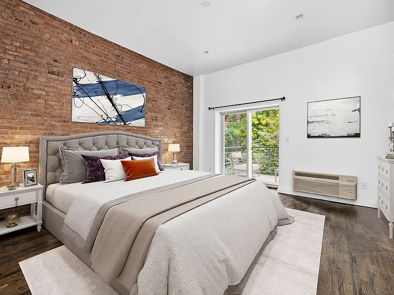 218 E 13th St #2 — Photo 4
