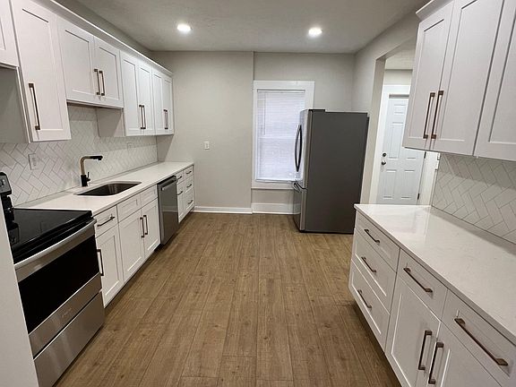 2nd image of 8004 Lake Ave