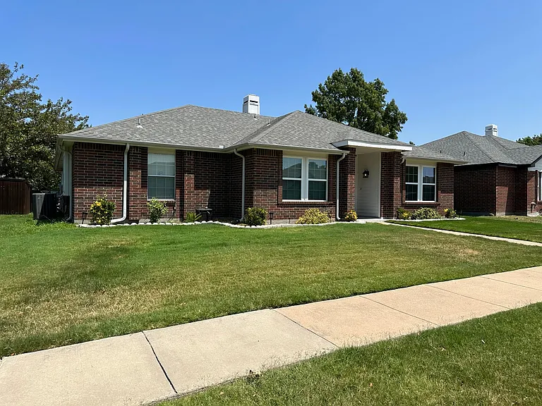 4144 Clary Dr — Photo 3
