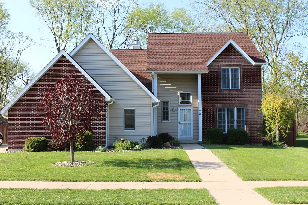 1128 Country Oak Dr photo 1