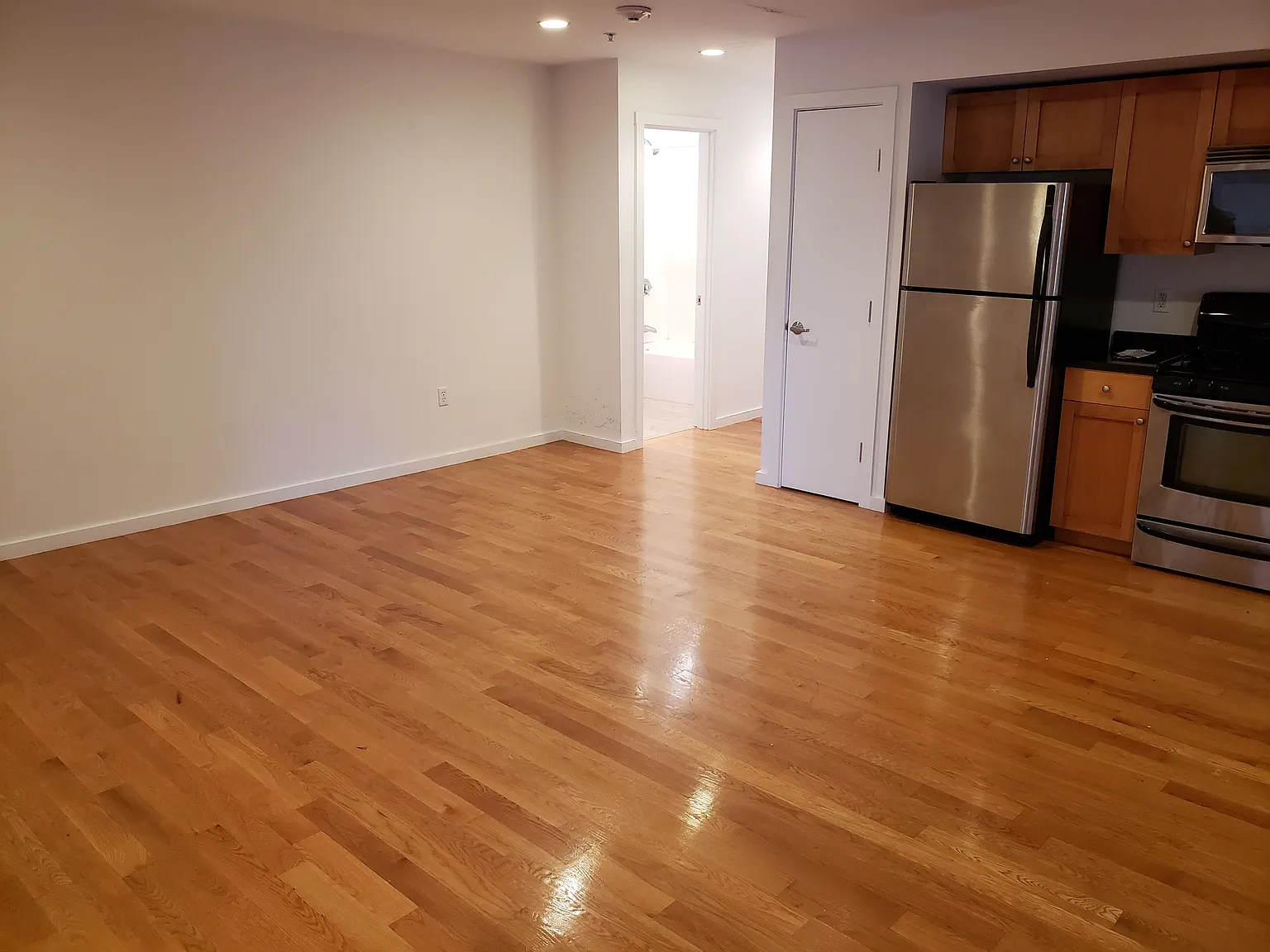 2 bed, 999 sqft, $3,350 — Photo 3