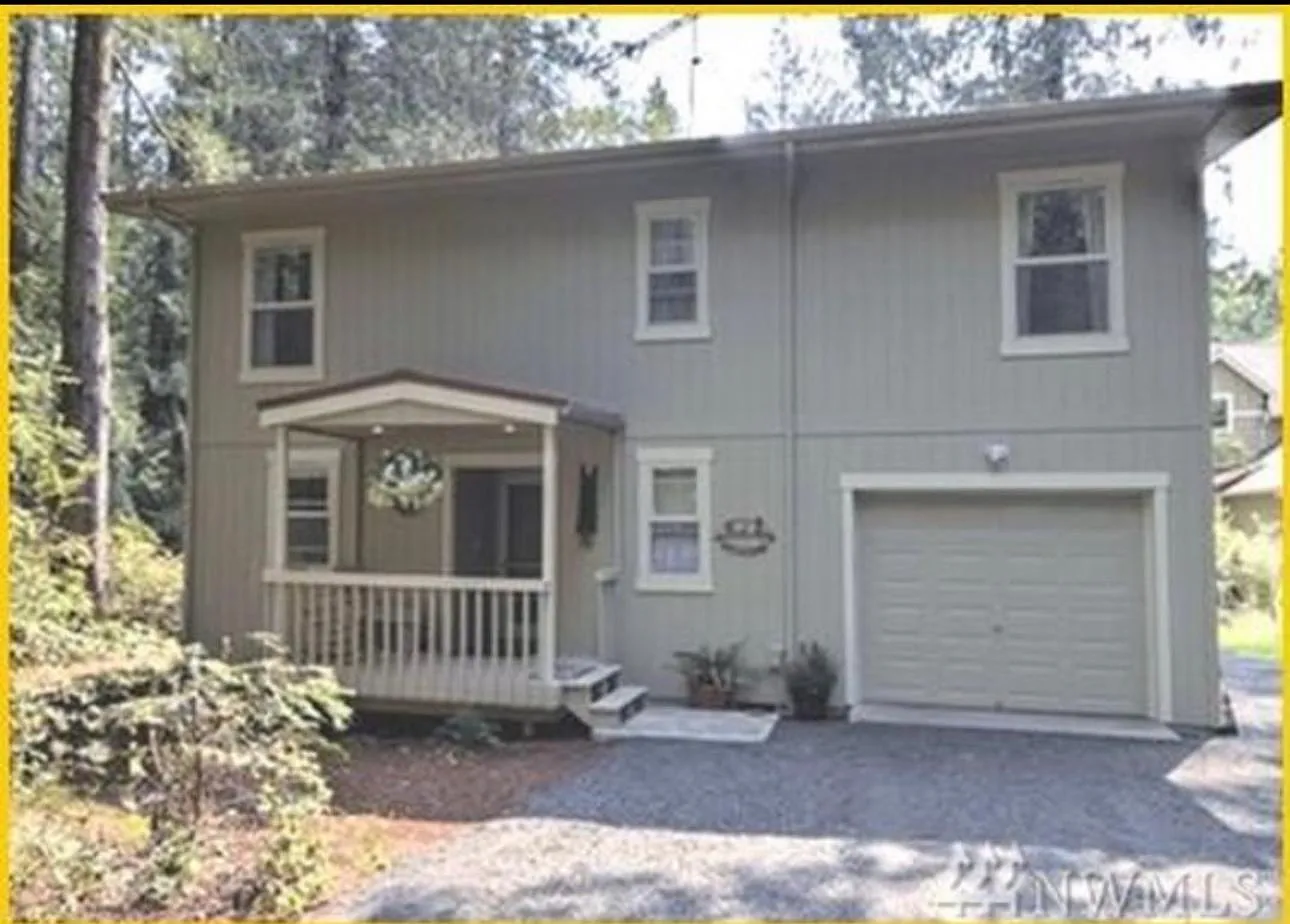 602 E Pointes Dr W — Photo 1