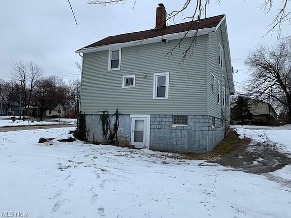 3rd image of 710 W Jackson St