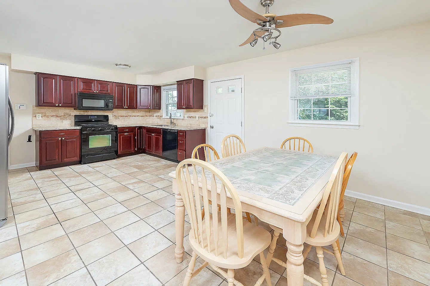 4 bed, 1792 sqft, $2,900 — Photo 3