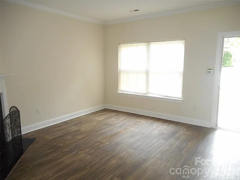 2421 Ryerson Ct — Photo 10