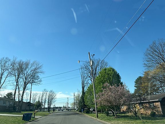 4th image of 104 Clara Dr