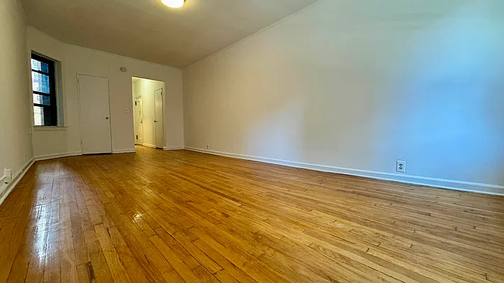 Rented by HOLTON REAL ESTATE INC. | media 8