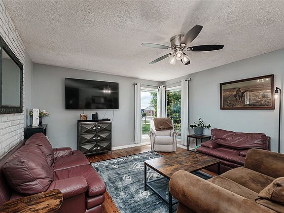 3rd image of 107 6th Ave