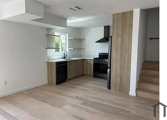 2681 Roseview Ave — Photo 2