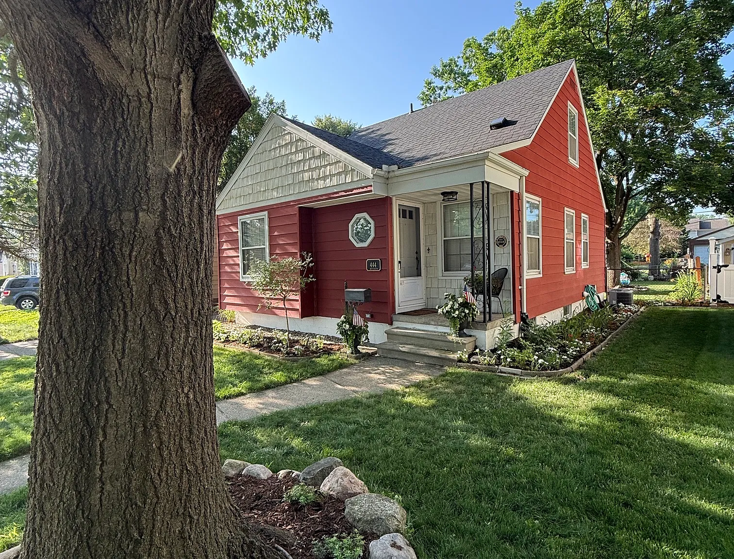 3 bed, 1075 sqft, $2,100 — Photo 3