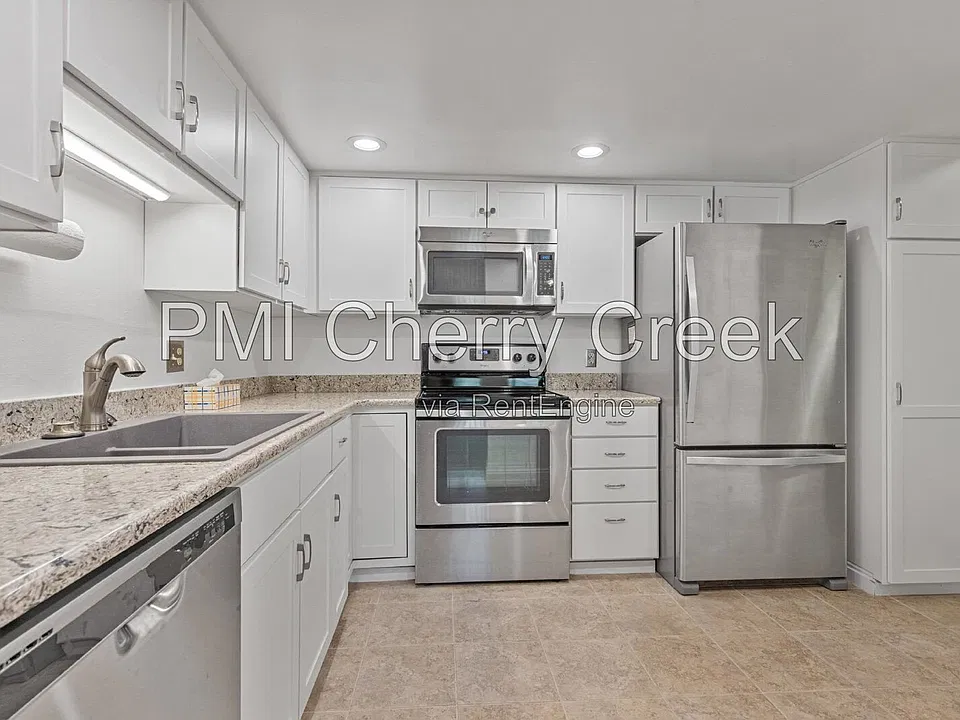 13661 E Marina Dr #406