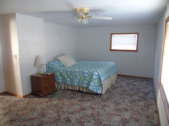 3rd image of 411 S Vivian St