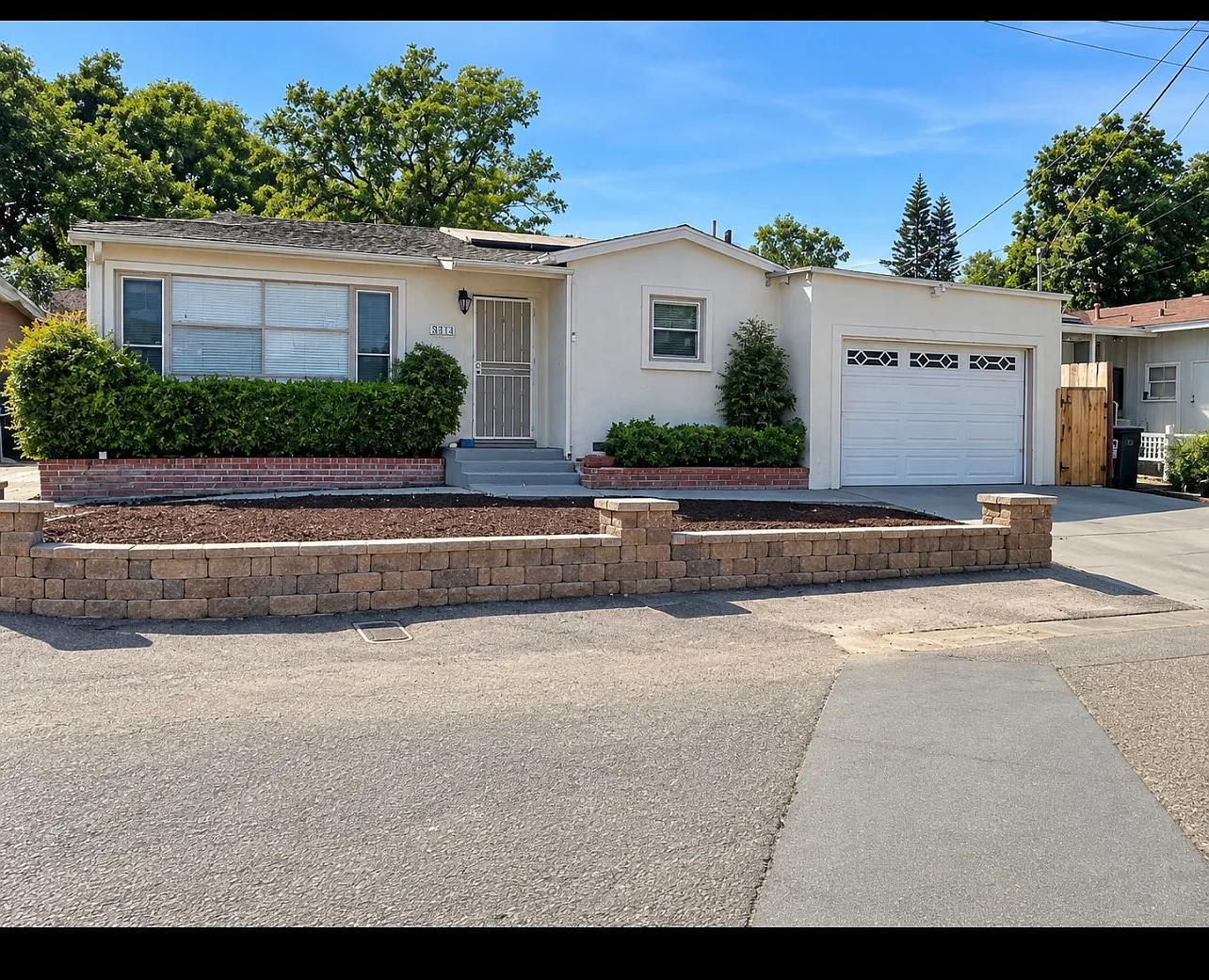 3 bed, 1376 sqft, $3,300 — Photo 1