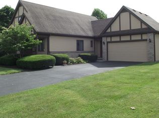 426 Georgetown Dr, Oregon, OH 43616