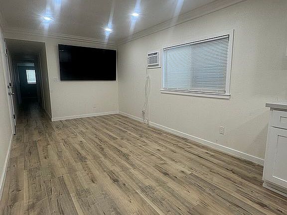 3rd image of 529 E El Segundo Blvd #2