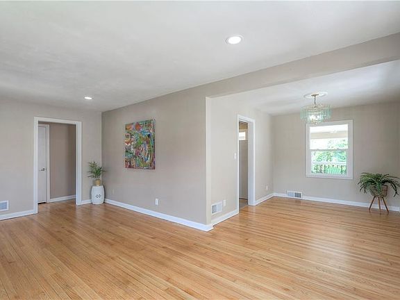 4th image of 1212 Everett Ave