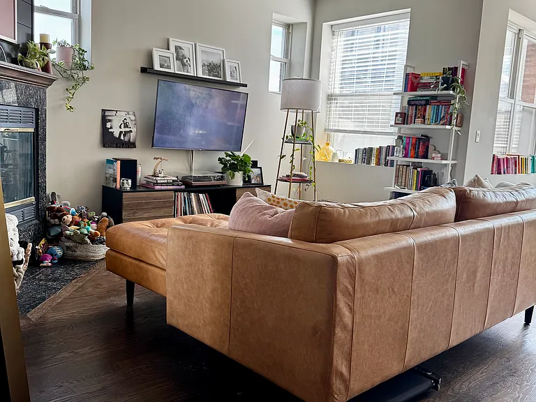 1122 N Oakley Blvd #D — Photo 1