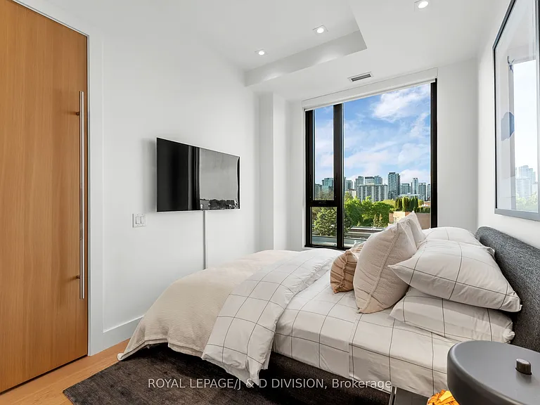 1 Strathgowan Ave #710 — Photo 21
