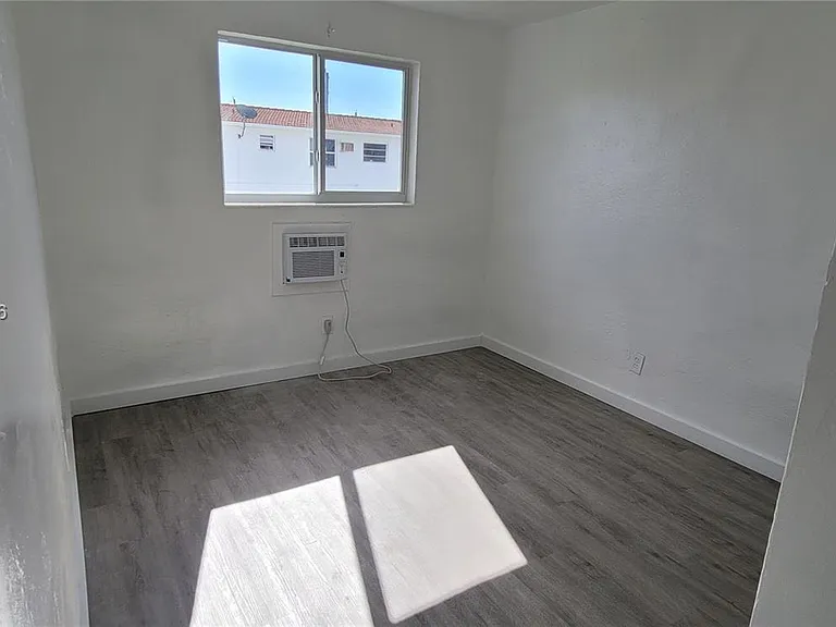111 SW 18th Ave #3 — Photo 15