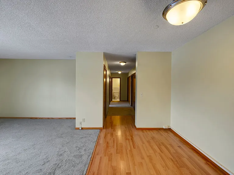 4320 36 1/2 St W — Photo 18