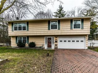 7648 Commodore Cir, Liverpool, NY 13090