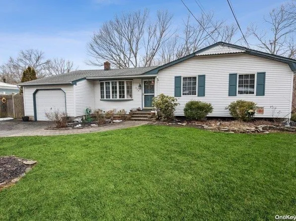 304 Hewlett Avenue, East Patchogue, NY 11772