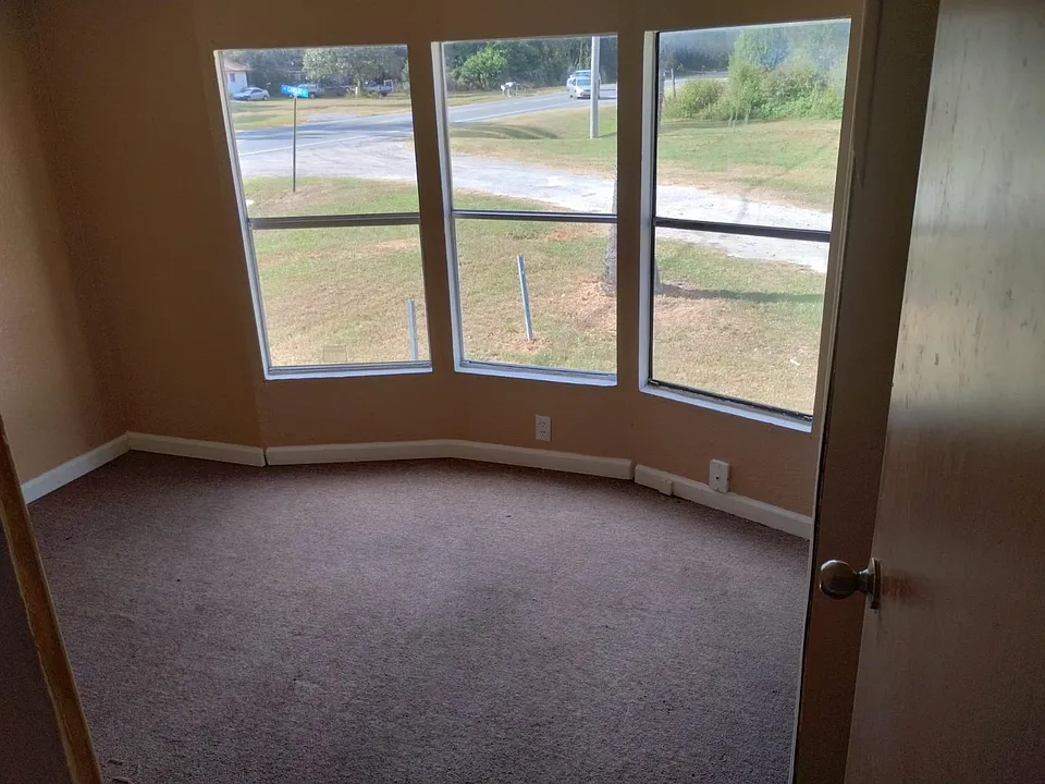 120 SE Camelot Loop