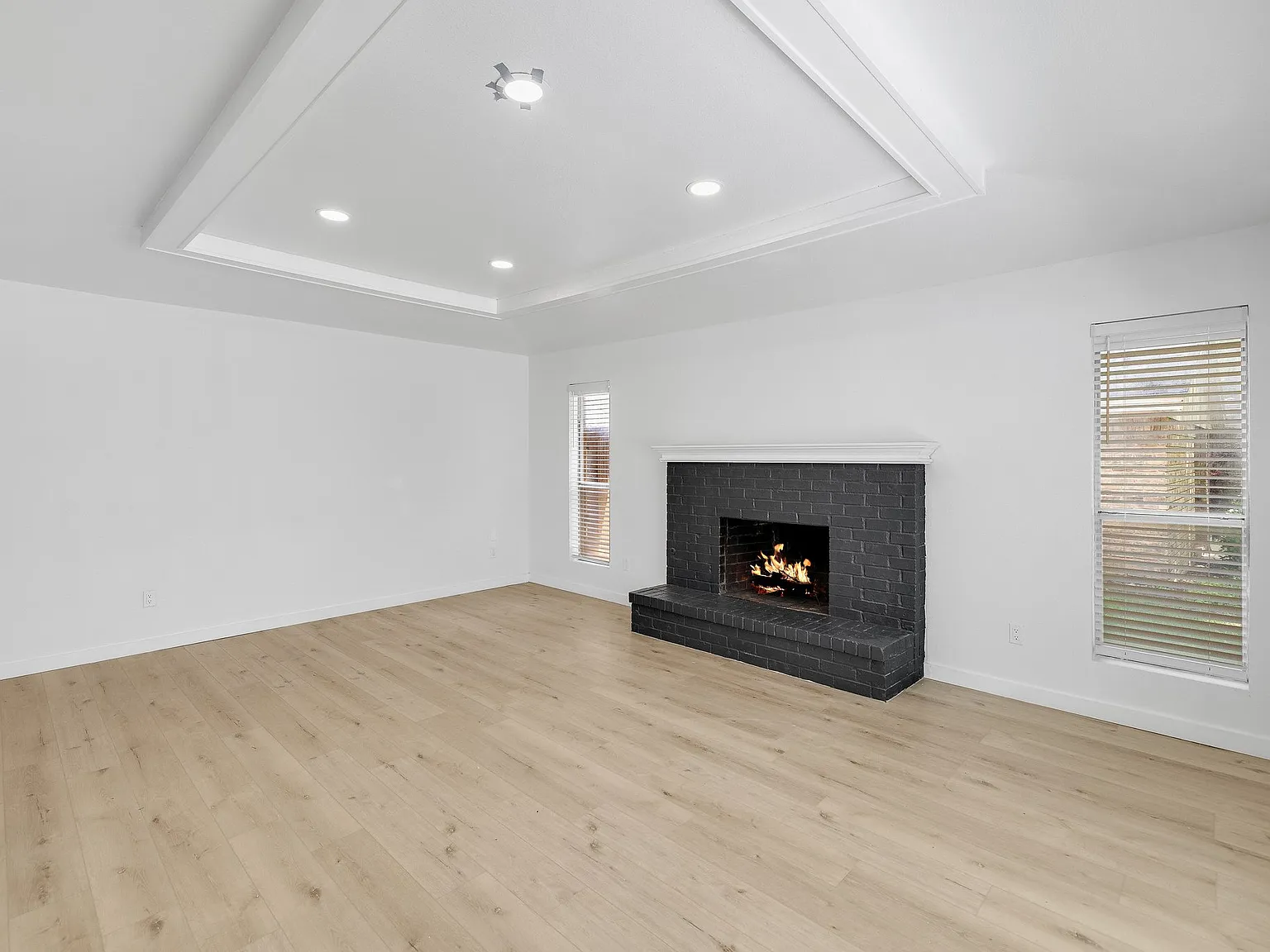 3 bed, 1440 sqft, $2,375 — Photo 4