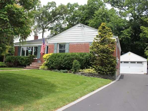 9 Acorn Drive, East Northport, NY 11731