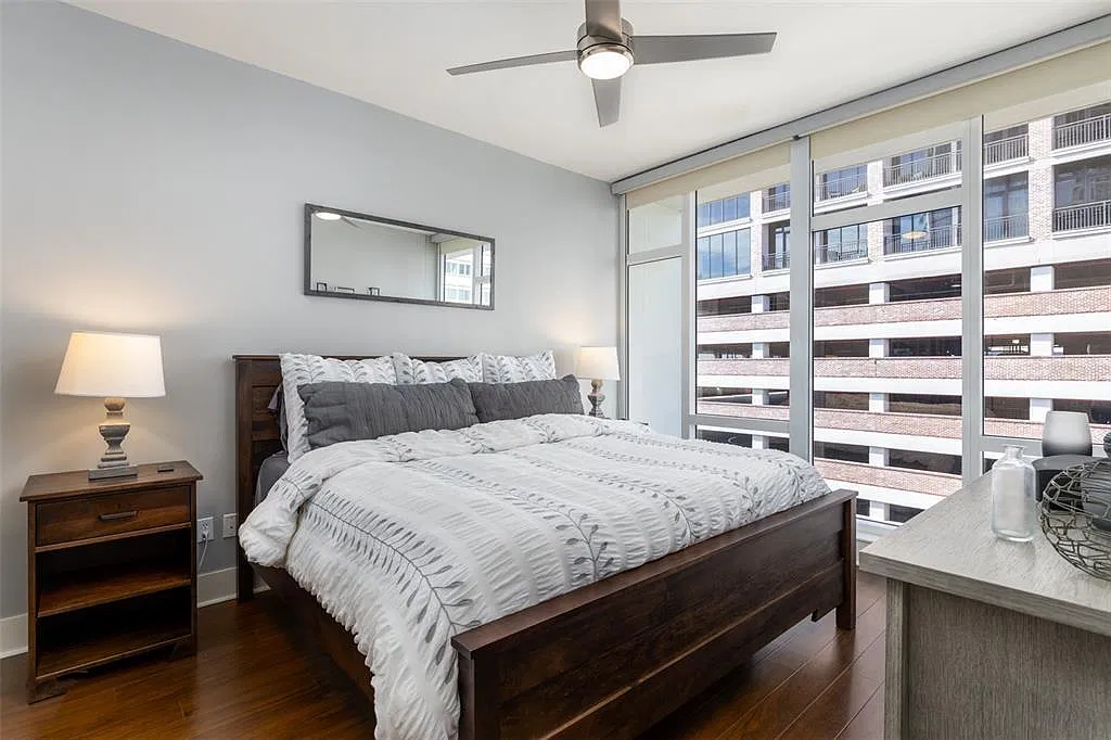 1 bed, 915 sqft, $4,400 — Photo 2