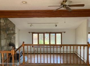109 Luton Ct, Bushkill, PA 18324