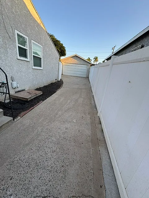 3 bed, 1018 sqft, $2,800 — Photo 2