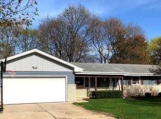 1628 N 117th St, Wauwatosa, WI 53226