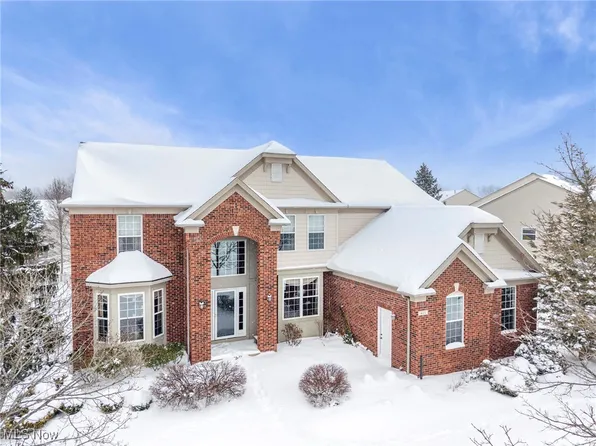 421 Carrington Ln, Broadview Heights, OH 44147