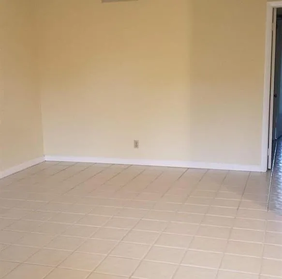 2000 Springdale Blvd #203 — Photo 5