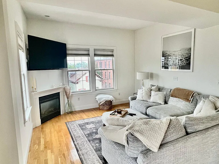 371 Dorchester St #5 — Photo 3