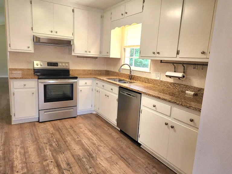 1482 Wesley Dr — Photo 36