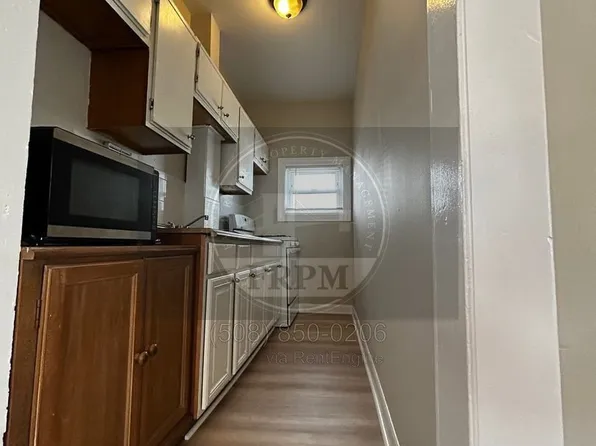 55 Tecumseh St APT 1N, Fall River, MA 02721