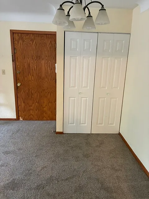 2900 Highcrest Rd N — Photo 3