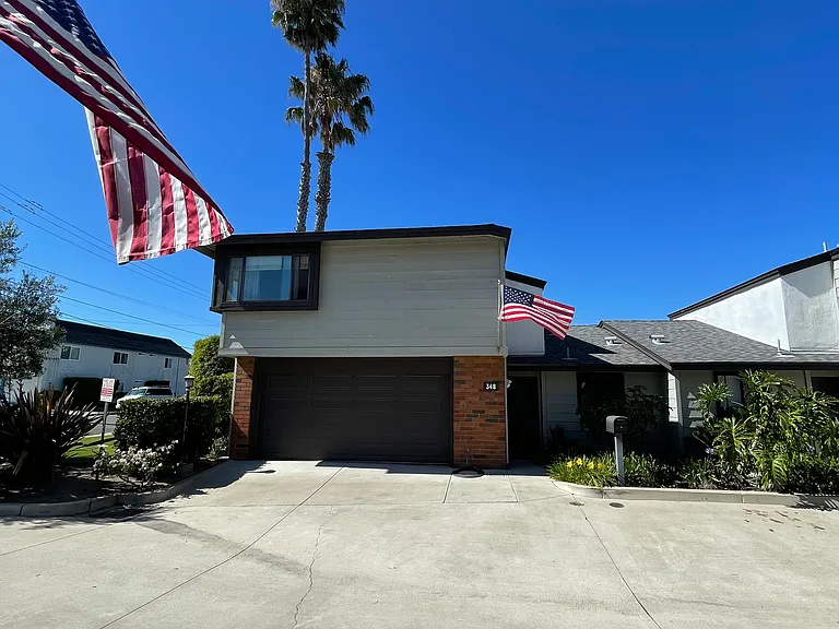 Quiet & Cozy 11 total Unit HOA on a private street