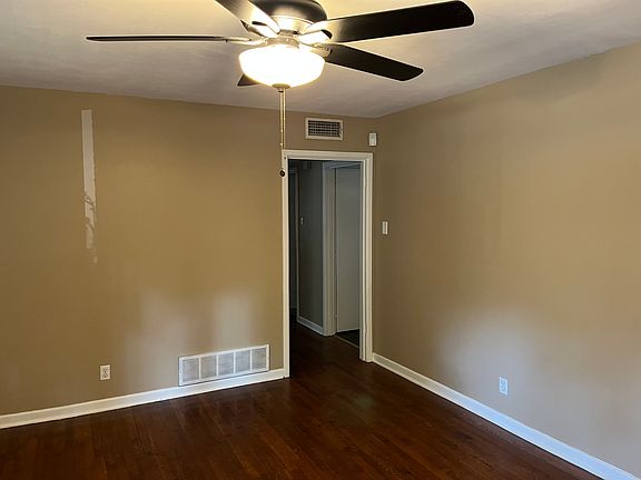3rd image of 1504 W Lavender Ln
