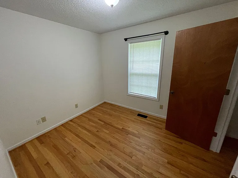 408 Sunset Dr — Photo 8