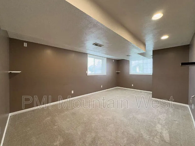 2419 W 1850 N — Photo 30