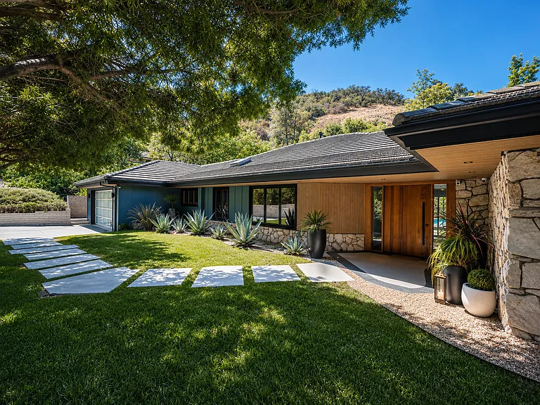9410 Eden Dr — Photo 1